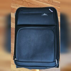 Skyway Sigma 5.0 Upright Luggage, Black, Carry-On 21-inch